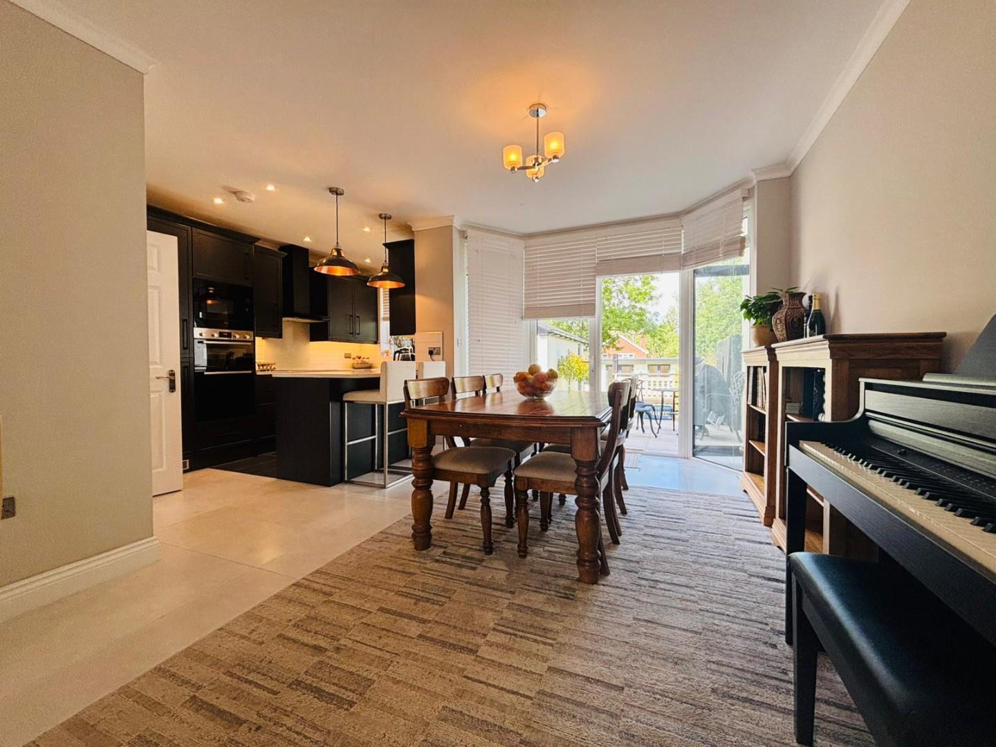 Stoneyfields Lane, Edgware, HA8, Edgware